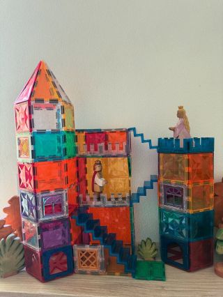 🔈Už jen pár dní běží naše první stavitelská výzva na téma Hrad 🏰 Nechte se inspirovat našim nedobytným zámkem a sdílejte s...